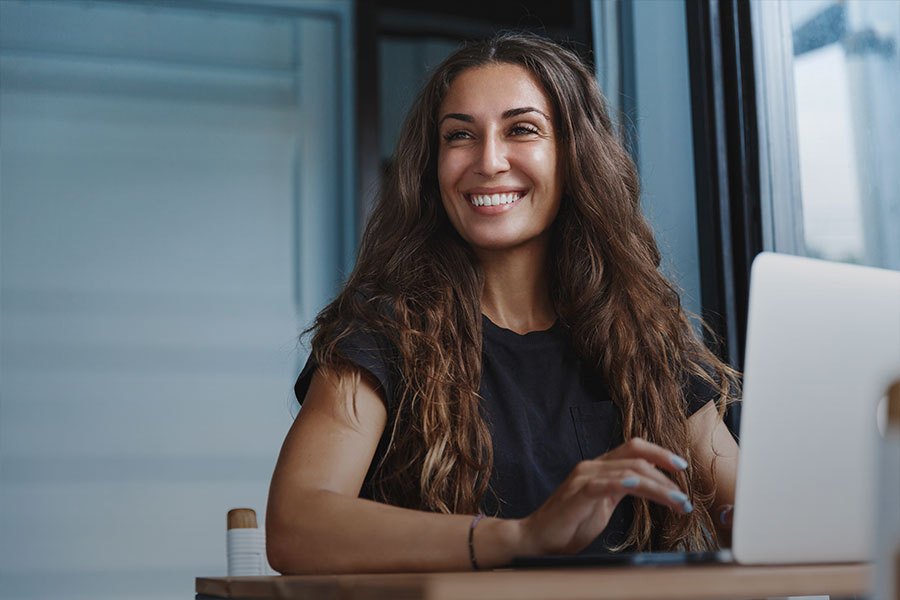couple with smartphone at business conference